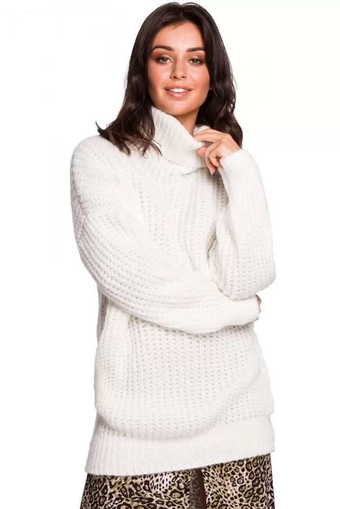 BK030 Długi sweter z golfem - biały